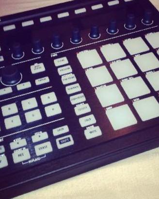 Traktor scratch pro Audio 10 + Maschine