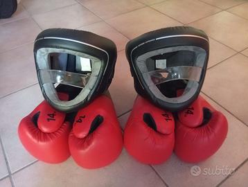 Guanti e caschi da boxe