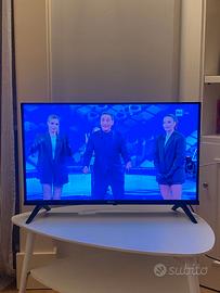 Televisore Hisense Smart TV da 32'' della serie 4