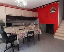 VILLA A SCHIERA A ALATRI