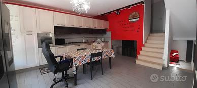 VILLA A SCHIERA A ALATRI