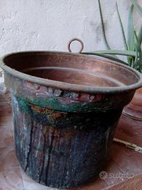 Antica pentola in rame