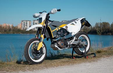 Husqvarna 701 Supermoto 2022