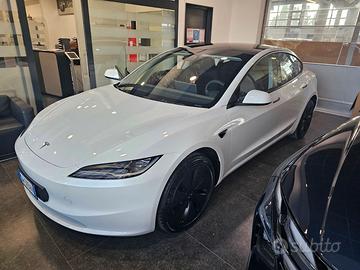 TESLA MODEL 3 HIGHLAND RWD CON AUTOPILOT AVANZATO