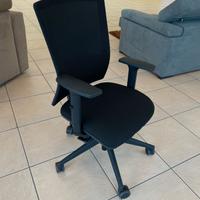 Sedia da ufficio ergonomica nera