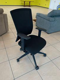 Sedia da ufficio ergonomica nera