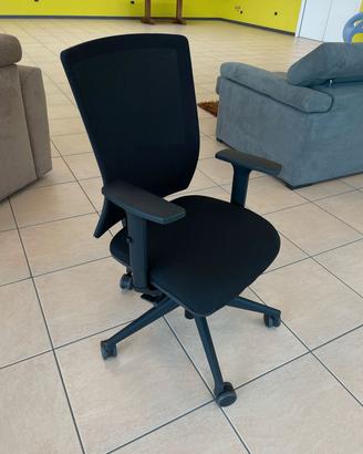 Sedia da ufficio ergonomica nera