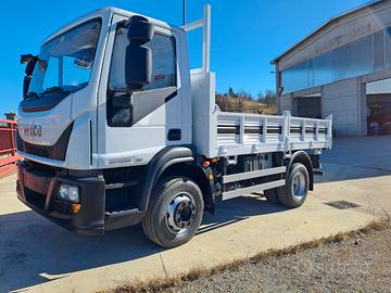 Autocarro iveco 160/28