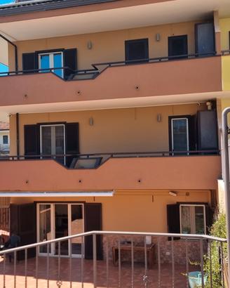 Villetta a schiera su 5 livelli con ascensore inte