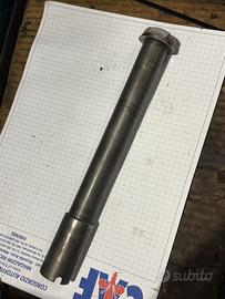 Perno ruota anteriore ducati monster 2001