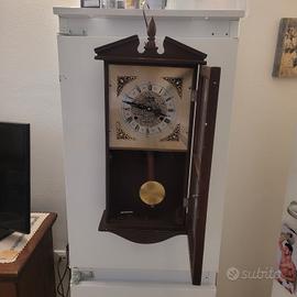 orologio meccanico a pendolo