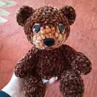 peluche orsacchiotto all'uncinetto 