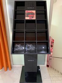 Espositore trucchi diego della palma RVLLAB