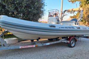 gommone con motore Yamaha e carrello