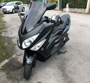 TMAX 2010 black
