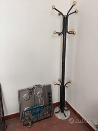 Appendiabiti metallo nero e base in marmo 
