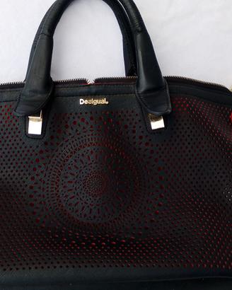 Borsa nera Desigual traforata 