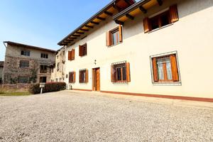 CASA DI CORTE A LESTIZZA