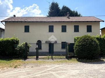 CASA INDIPENDENTE A BEREGAZZO CON FIGLIARO