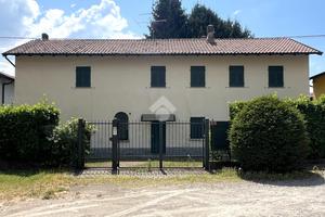 CASA INDIPENDENTE A BEREGAZZO CON FIGLIARO