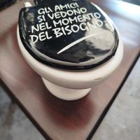 Salvadanaio a forma di WC