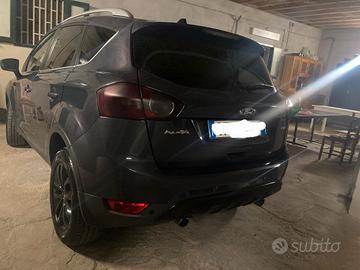 FORD KUGA TITANIUM 2011 238.000 km 
Full optional

