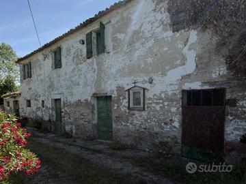 Rustico / Casale di 7132 m² con box auto a Colli a