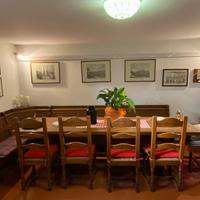 Tavolo, sedie, giropanca,mobile bar noce massiccio