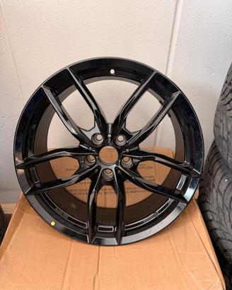 4 Cerchi in lega BMW 19" — NUOVI MAI USATI, con ad