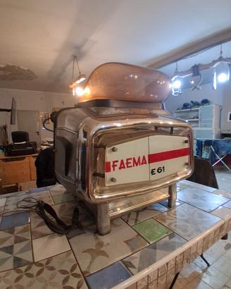 macchina del caffè  FAEMA E 61