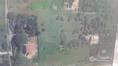 Spartà, ampio terreno con depositi