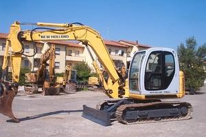Escavatore usato NEW HOLLAND E80 MSR