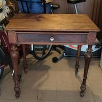 scrittoio/ piccolo tavolo 