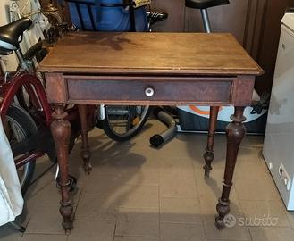 scrittoio/ piccolo tavolo 