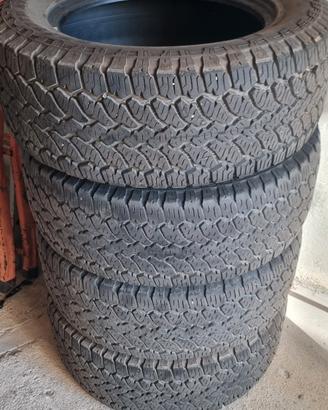 Gomme 235/60 R16 