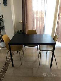 Tavolo con 3 sedie