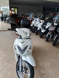 Suzuki sixtin 150