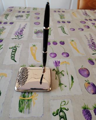 penna da scrivania con piedistallo in argento 