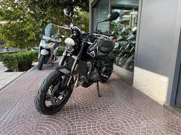 TRIUMPH Trident 660 TUTTO INCLUSO ANCHE PASSAGGI