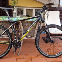 mountain bike GT Avalanche