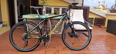 mountain bike GT Avalanche
