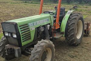 Trattore con fresa, aratro e strip