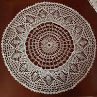 centrino rotondo realizzato interamente a mano 