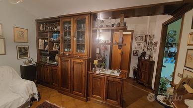 Mobile in legno massello con letto a scomparsa