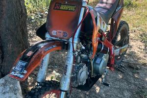 pit-bike 125 4T KTM con motore nuovo