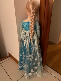 Elsa di Frozen gigante