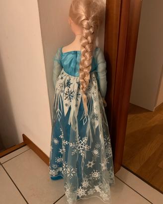Elsa di Frozen gigante
