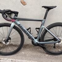 V.PERMUTE Bianchi Oltre Race Disc Shimano 12 V