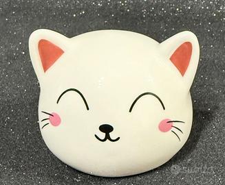 Salvadanaio piccolo a forma di gatto