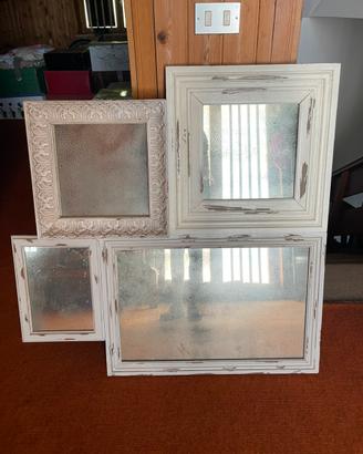 Composizione di 4 specchi stile shabby chic